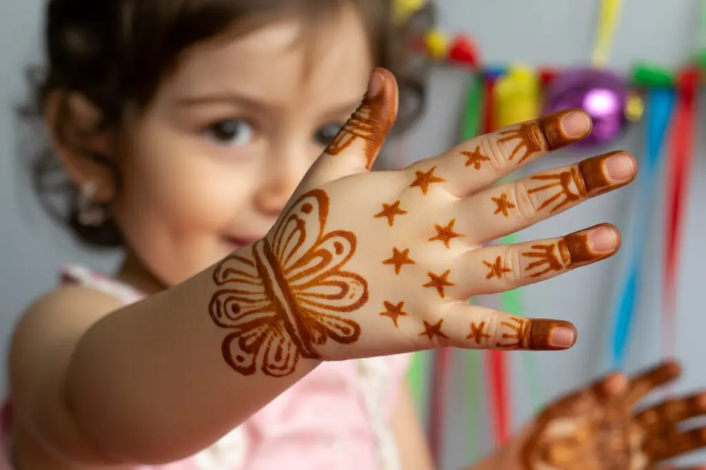 Cute mehndi design for kids 2026